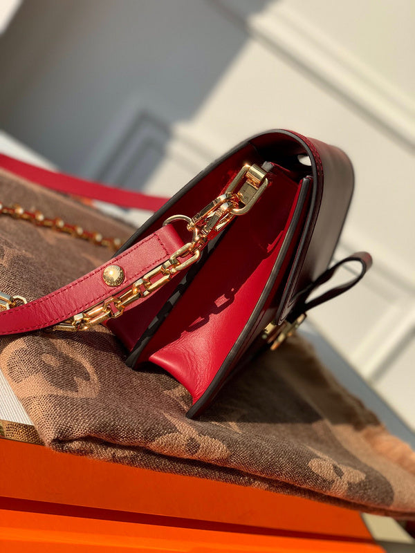 Luxurious Totes - Latest - 1922
