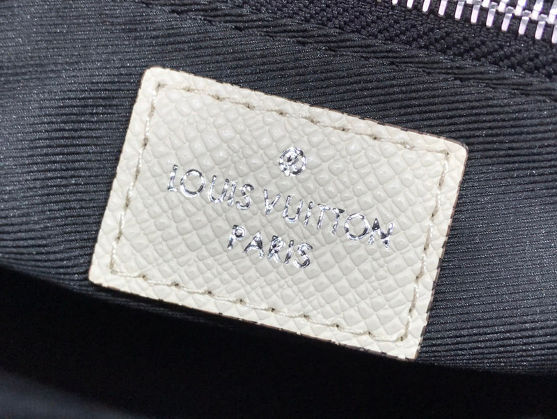 LOV - Luxurious Totes - 2202