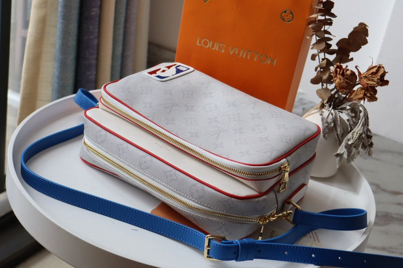 LOV - Luxurious Totes - 2582