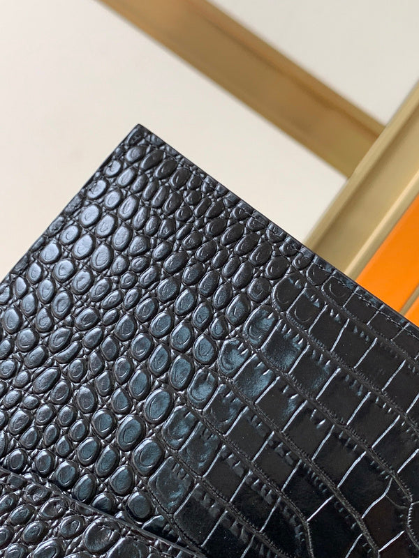 Luxurious Totes - Latest - 8105