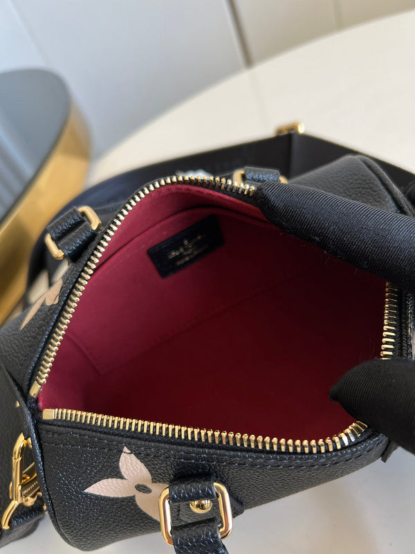 LOV - Luxurious Totes - 2057