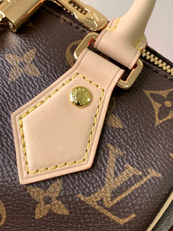 LOV - Luxurious Totes - 1730