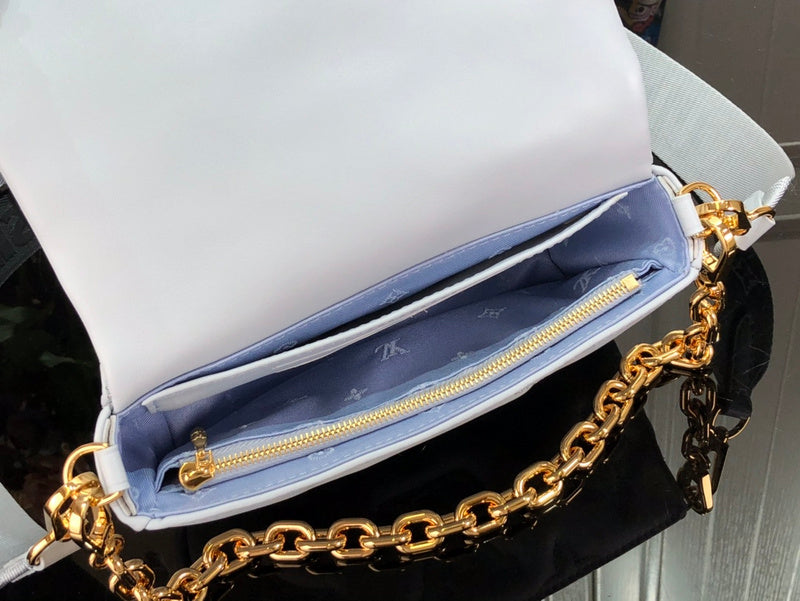 LOV - Luxurious Totes - 1590