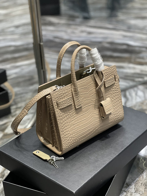 Luxurious Totes - Latest - 8730