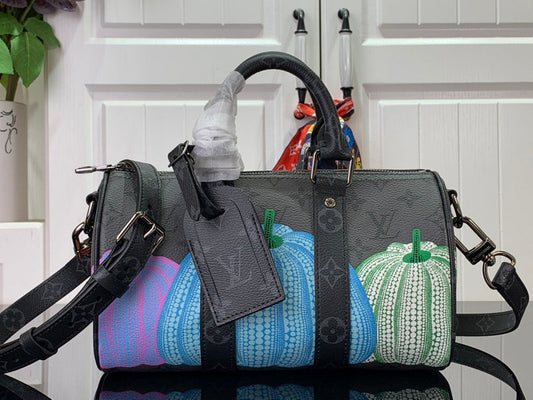 LOV - Luxurious Totes - 596