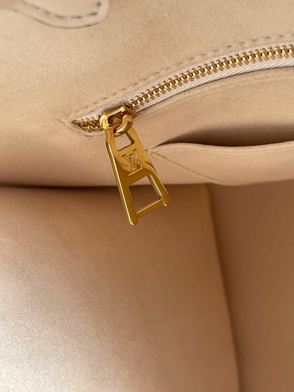 LOV - Luxurious Totes - 2019