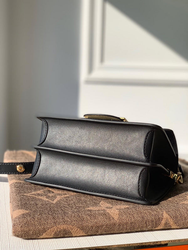 Luxurious Totes - Latest - 1920
