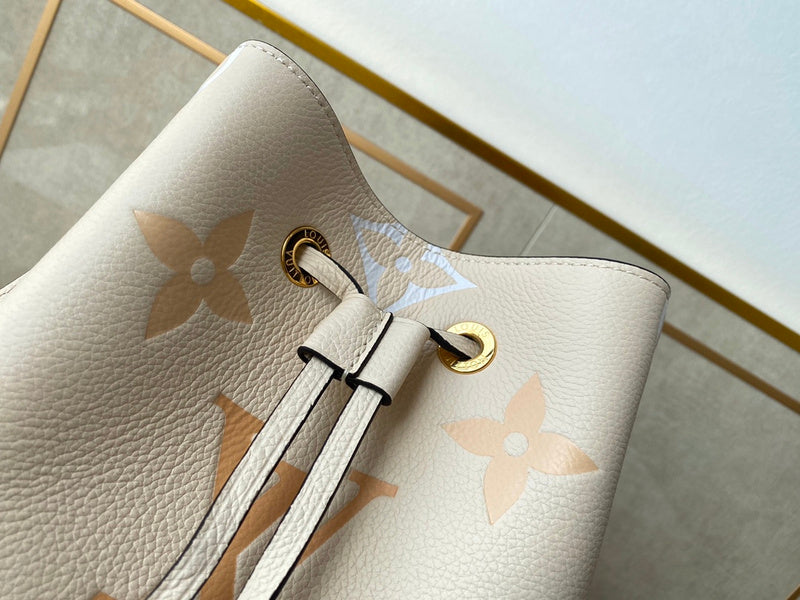 LOV - Luxurious Totes - 2395