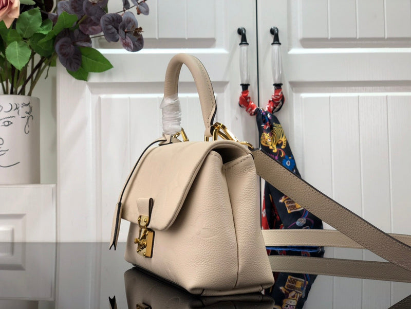 LOV - Luxurious Totes - 1582