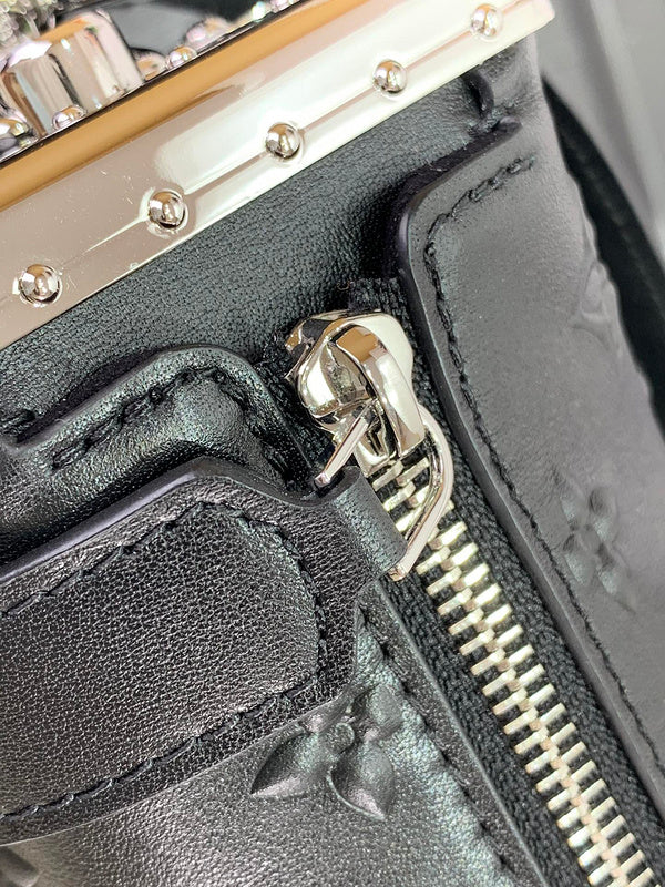 LOV - Luxurious Totes - 077