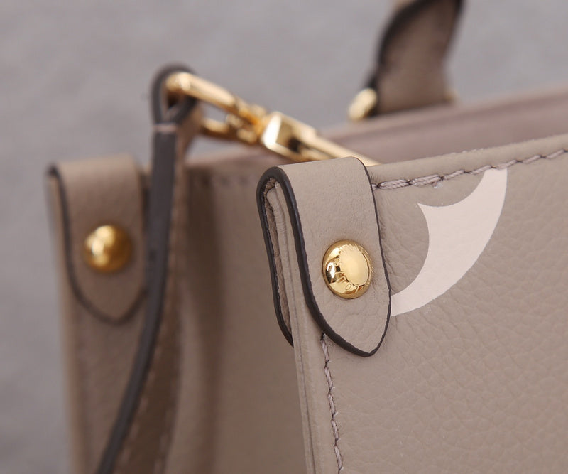 LOV - Luxurious Totes - 1593