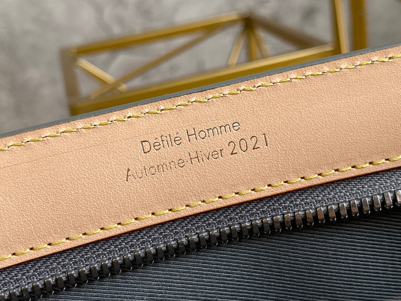 LOV - Luxurious Totes - 2132