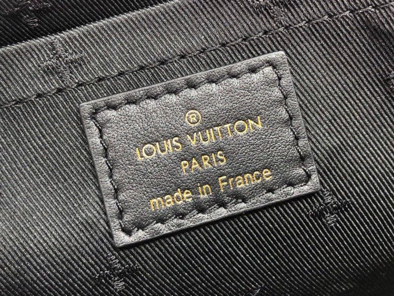 LOV - Luxurious Totes - 1587