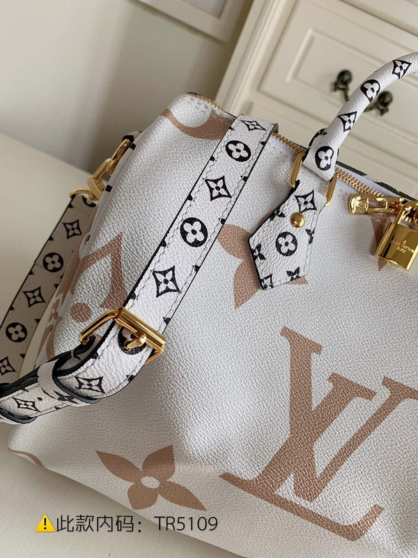 Luxurious Totes - Latest - 9711
