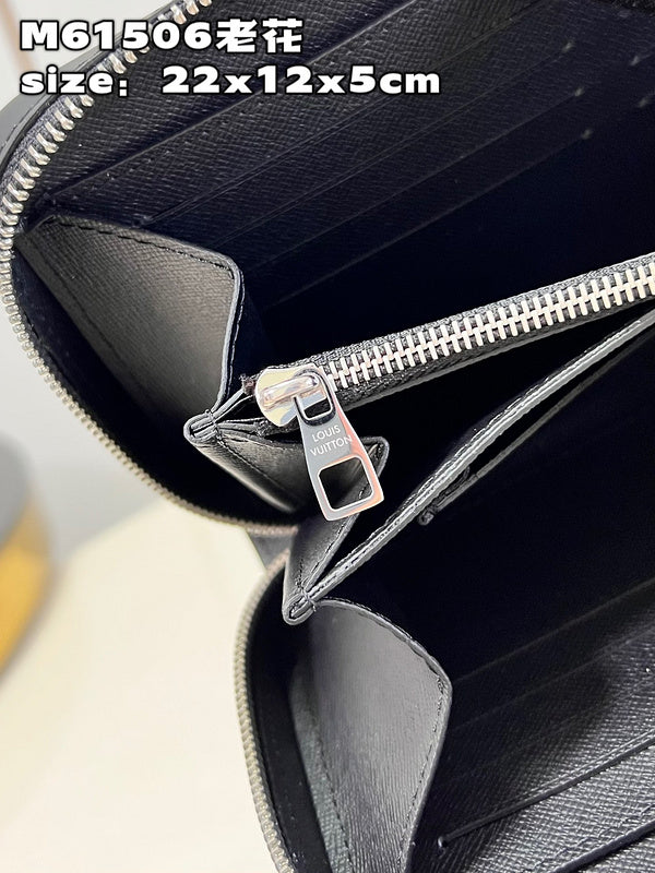 LOV - Luxurious Totes - 556