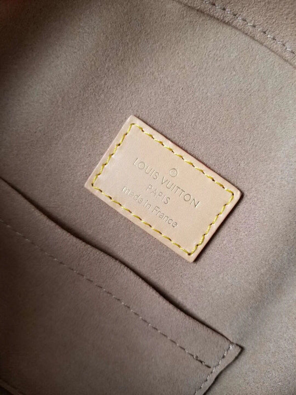 LOV - Luxurious Totes - 2751