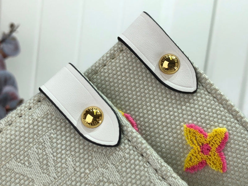 LOV - Luxurious Totes - 1357
