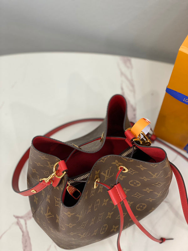 LOV - Luxurious Totes - 2460