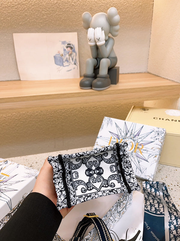 Luxurious Totes - DOR2 Bags - 109