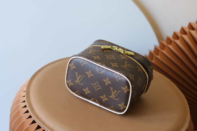 LOV - Luxurious Totes - 1838