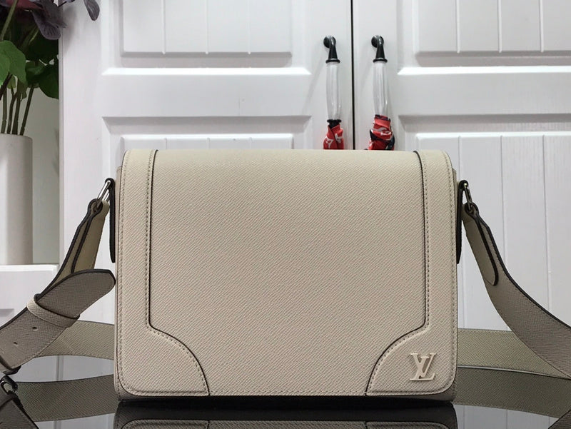 LOV - Luxurious Totes - 2202