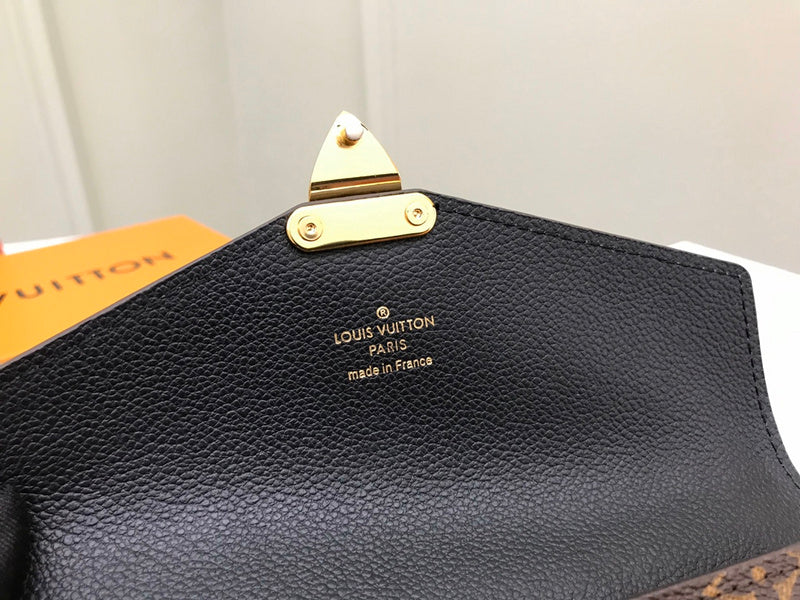 Luxurious Totes - Latest - 672