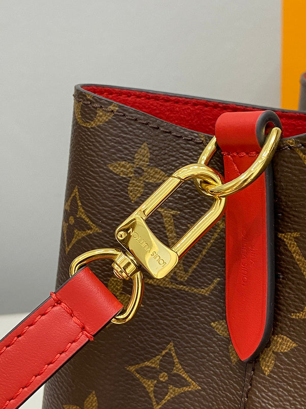 LOV - Luxurious Totes - 2460
