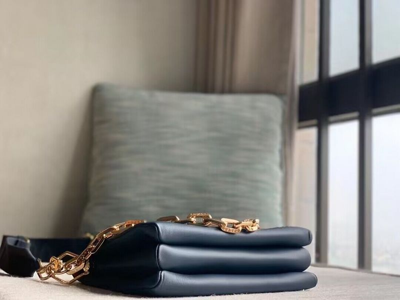 LOV - Luxurious Totes - 665