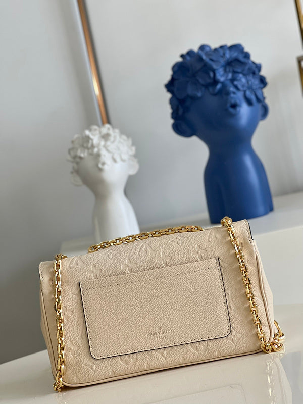 LOV - Luxurious Totes - 1326