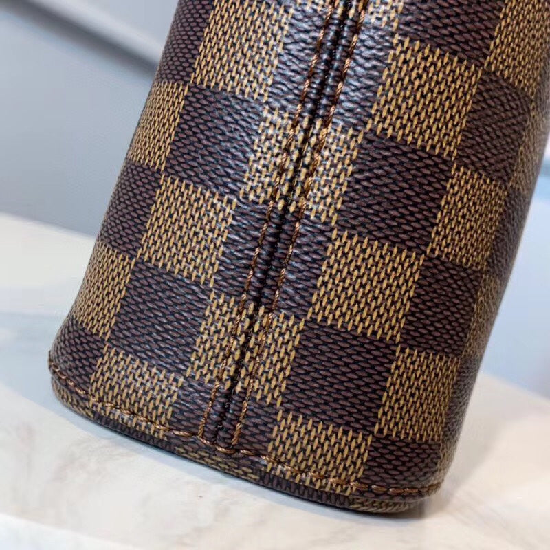 LOV - Luxurious Totes - 1944