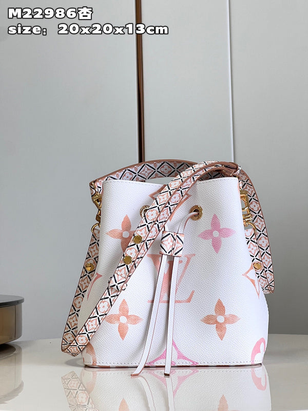LOV - Luxurious Totes - 011