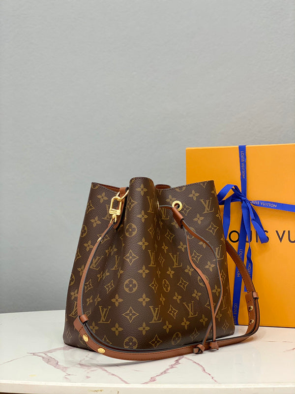 LOV - Luxurious Totes - 2459