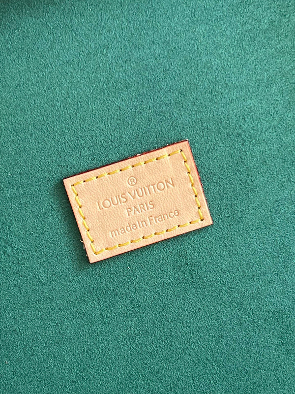 LOV - Luxurious Totes - 1687