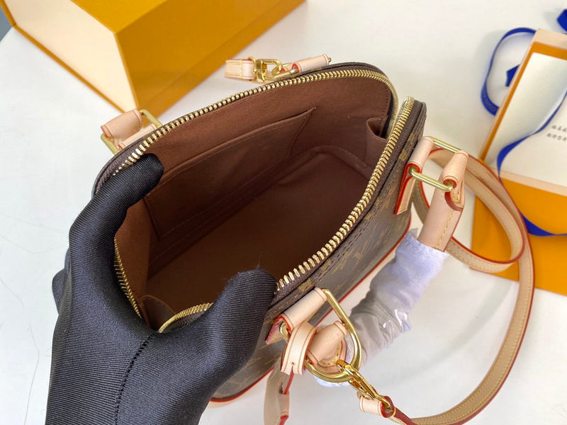 LOV - Luxurious Totes - 2597