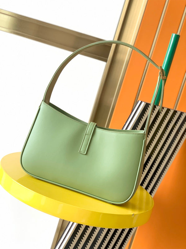 Luxurious Totes - Latest - 8600