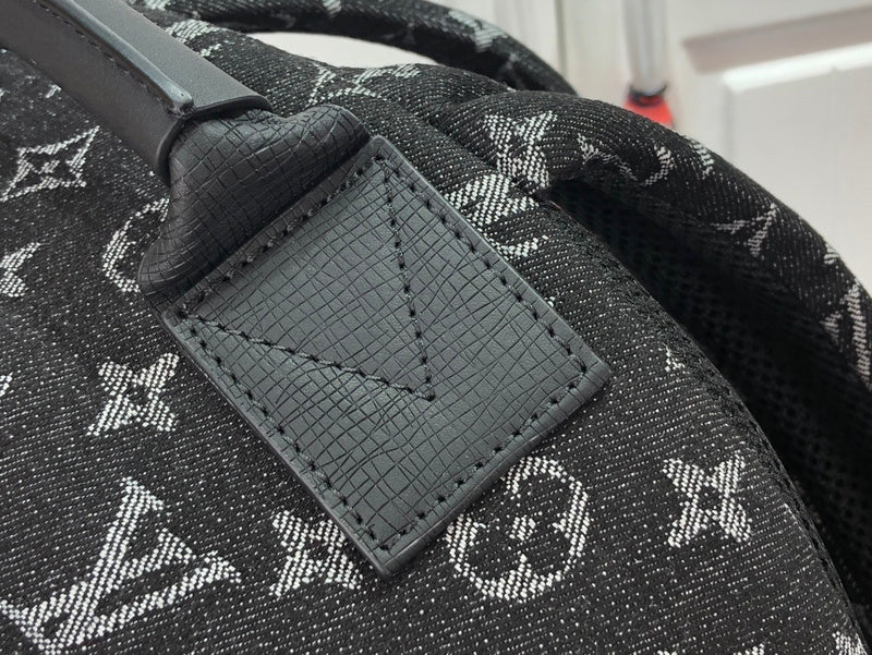 LOV - Luxurious Totes - 2024