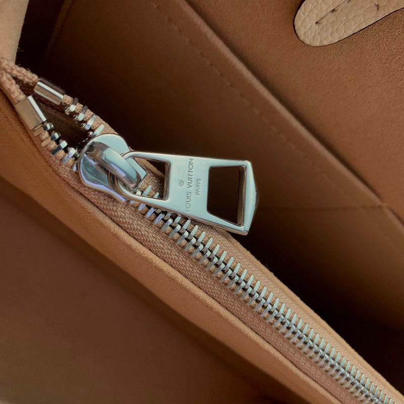 LOV - Luxurious Totes - 1600