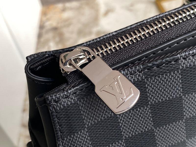 LOV - Luxurious Totes - 2032