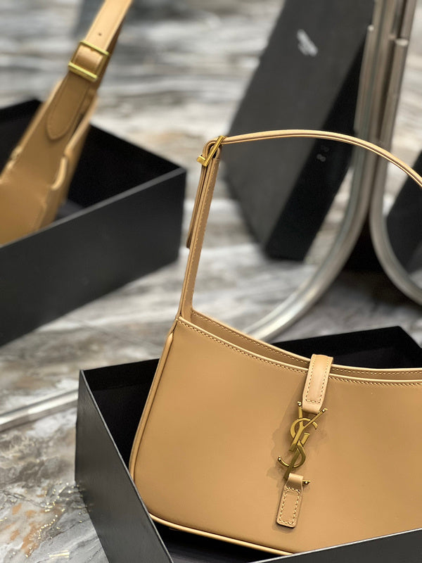 Luxurious Totes - Latest - 8125