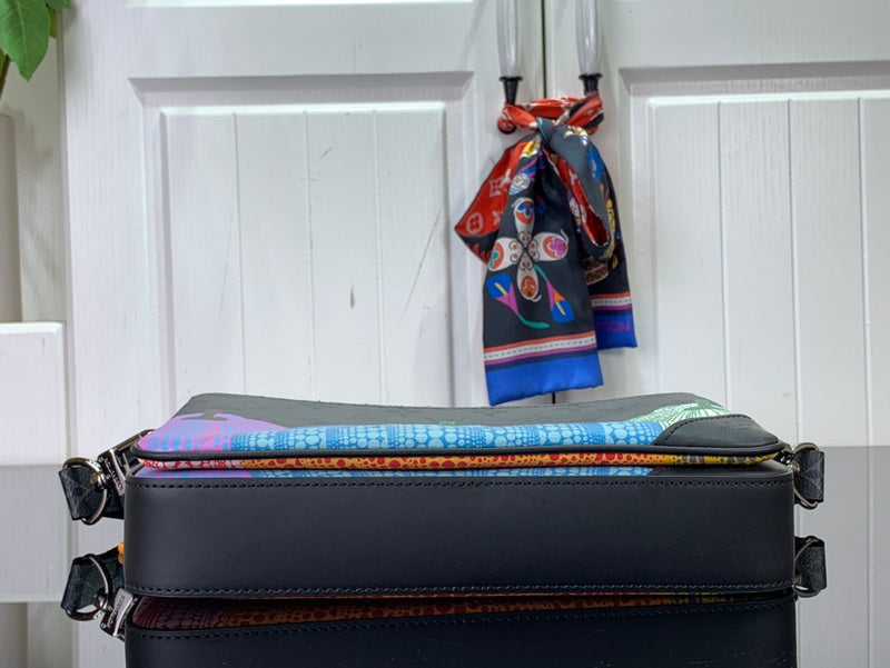LOV - Luxurious Totes - 495