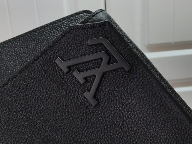 LOV - Luxurious Totes - 2492