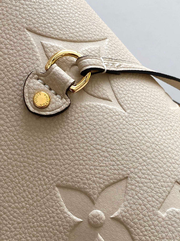 LOV - Luxurious Totes - 1674