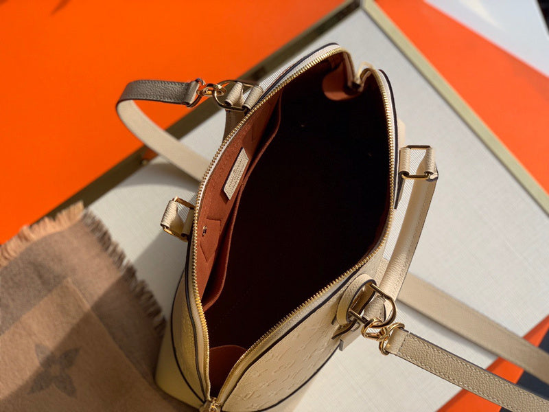 Luxurious Totes - Latest - 1940