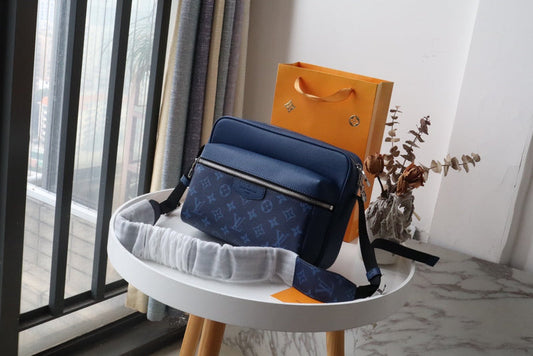 LOV - Luxurious Totes - 1713