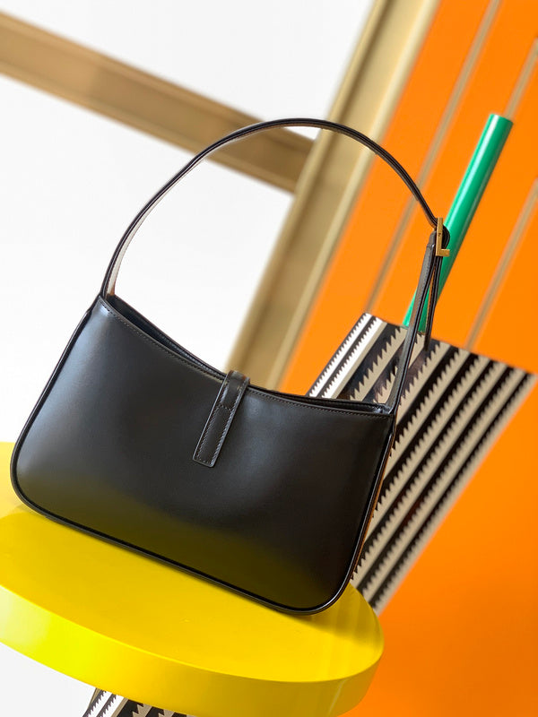 Luxurious Totes - Latest - 8577
