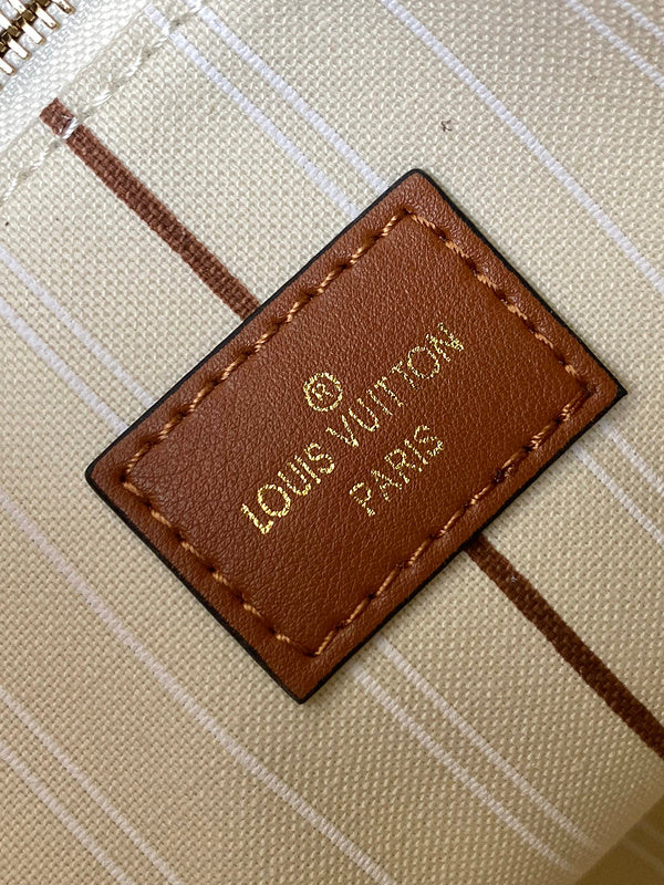LOV - Luxurious Totes - 1540