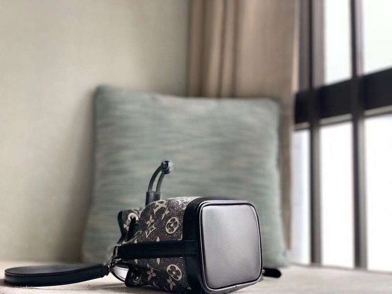 LOV - Luxurious Totes - 883