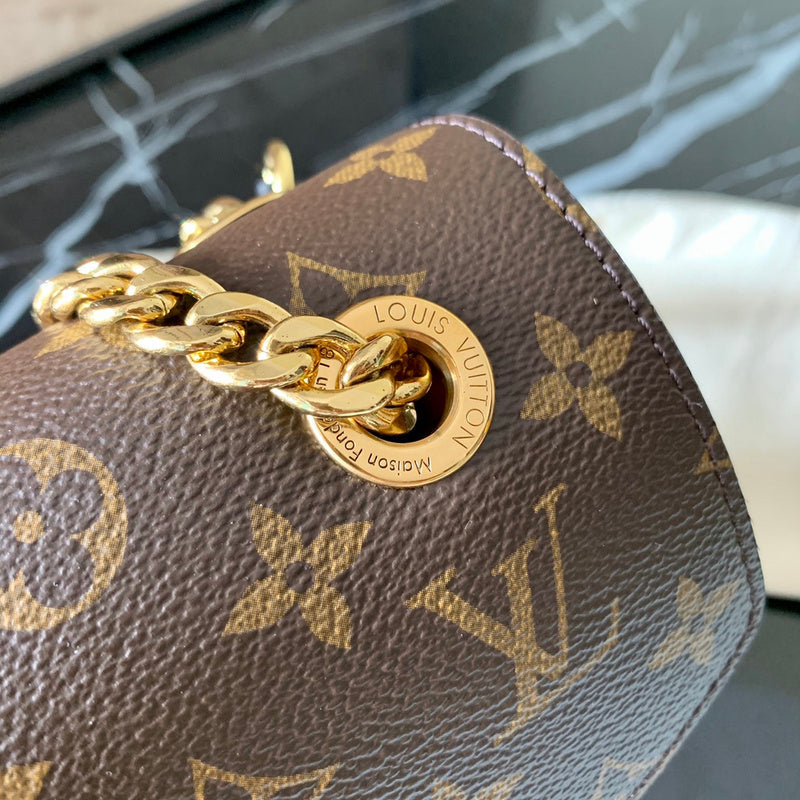 LOV - Luxurious Totes - 1881