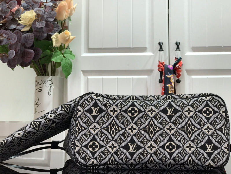 LOV - Luxurious Totes - 1017