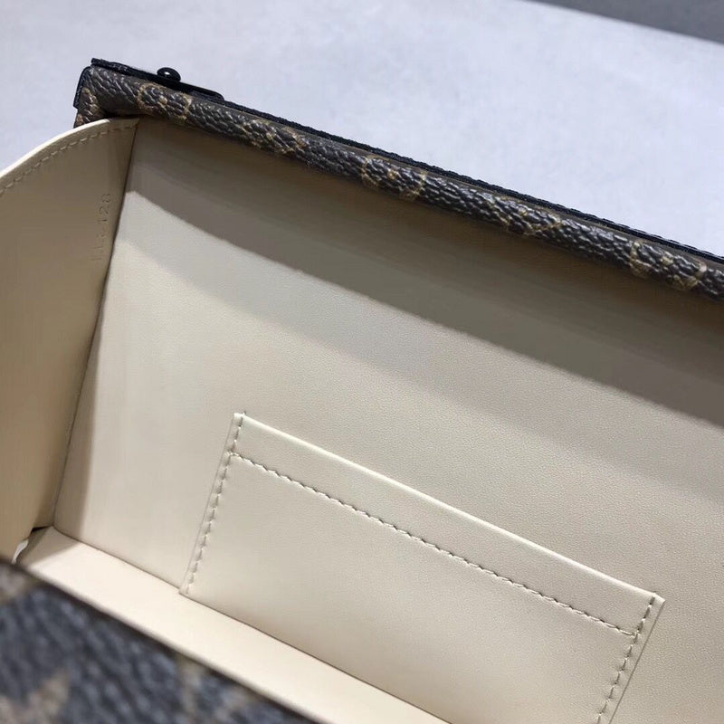 LOV - Luxurious Totes - 2712